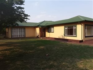 6 Bed House in Barry Hertzog Park
