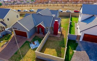 3 Bedroom House in Kosmosdal