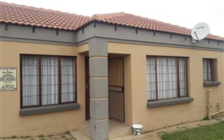 3 Bedroom Townhouse in Jackaroo Park