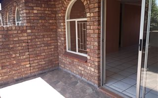 2 Bedroom Apartment in Doornpoort and surrounds