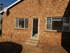 4 Bed Simplex in Kibler Park