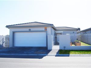 3 Bedroom House in Parklands North