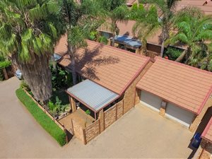 2 Bed Townhouse in Rooihuiskraal North