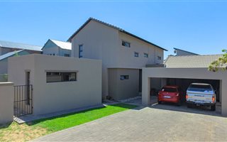 5 Bedroom House in Midlands Estate