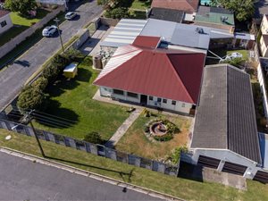 7 Bed House in Berea