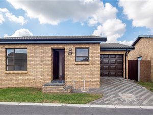 2 Bed House in Fairview Golf Estate