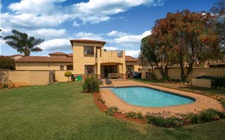 3 Bedroom House in Noordwyk
