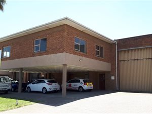 300 m² Industrial space in Killarney Gardens