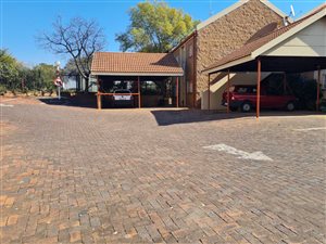 2 Bed Apartment in Zwartkop