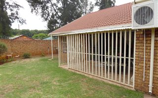 2 Bedroom Townhouse in Vanderbijlpark CE