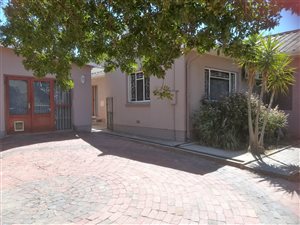 5 Bedroom House in Paarl Central East
