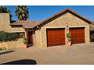 3 Bed Townhouse in Ruimsig