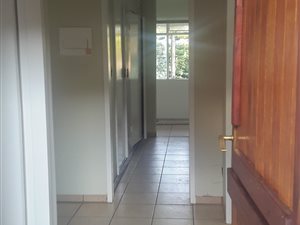 2.5 Bed Flat in Queenswood