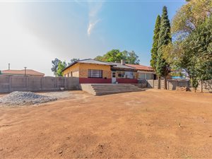 4 Bed House in Struisbult