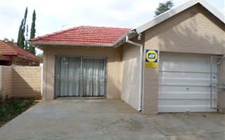 1 Bedroom Garden Cottage in Dagbreek