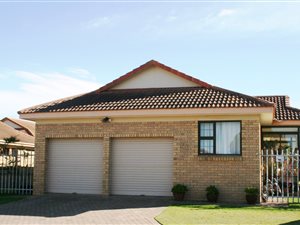 2 Bed House in Mossel Bay Central