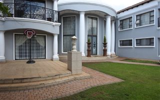 5 Bedroom House in Eldo Park