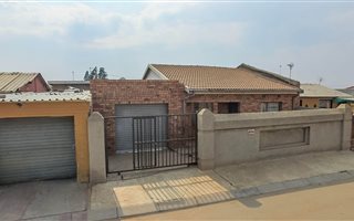 3 Bedroom House in Zola