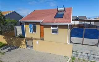 2 Bedroom House in Pelikan Park