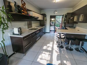 2 Bed Apartment in Glenvista