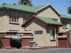 2 Bed Apartment in Lakefield