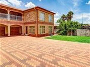 8 Bed House in Olifantsfontein
