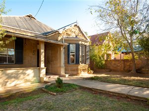 6 Bed House in Oudtshoorn Central