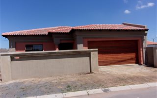 3 Bedroom House in Golden Gardens