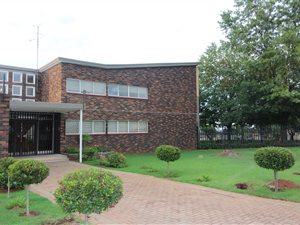 2 Bedroom Apartment in Monument