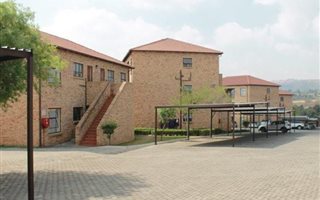 2 Bedroom Apartment in Weltevreden Park