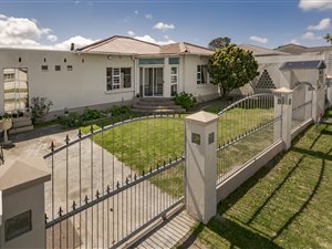 4 Bedroom House in Glenhurd