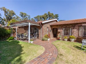 3 Bed Simplex in River Club