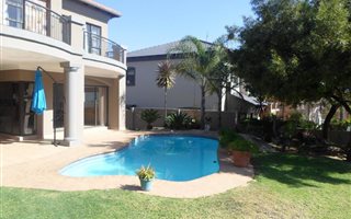 4 Bedroom House in Blue Valley Golf Estate