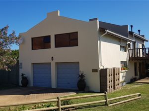 4 Bed House in Pringle Bay