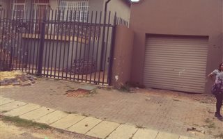 6 Bedroom House in Judiths Paarl