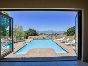 10 Bed House in Heldervue