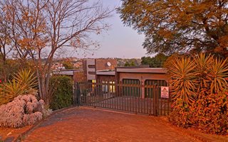 4 Bedroom House in Helderkruin