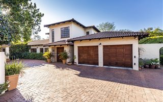 4 Bedroom House in Groenkloof