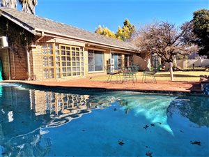 4 Bed House in Universitas