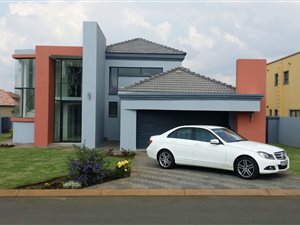 4 Bed House in Raslouw Manor
