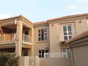 2 Bed Townhouse in Eagle Canyon Golf Estate