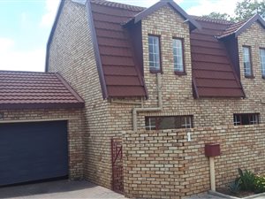4 Bed Duplex in Ruimsig