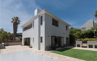 4 Bedroom House in Camps Bay