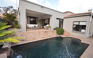 3 Bedroom House in Maroeladal