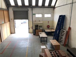 235 m² Industrial space in Airport Industria