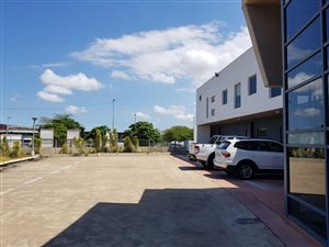 1951 m² Commercial space in Riverhorse Valley