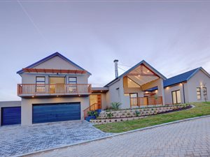 4 Bed House in Kingswood Golf Estate
