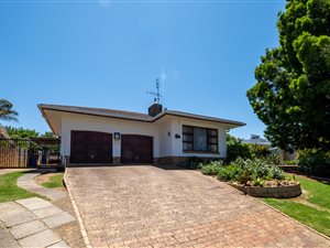 4 Bed House in Onder Papegaaiberg