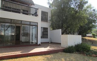 2 Bedroom Apartment in Kosmos