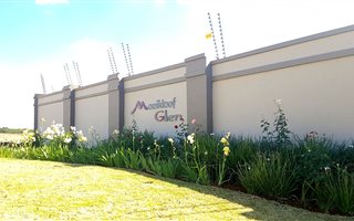 9000 m² Land available in Mooikloof Glen